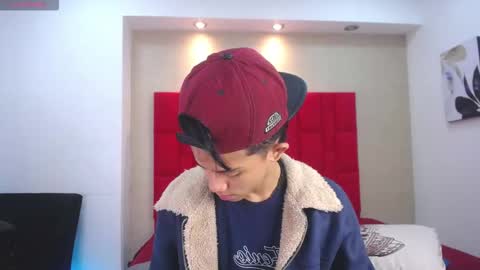 Snapshot of danny__santoro chatting on 12.21.25 Danny online show from 12.21.25