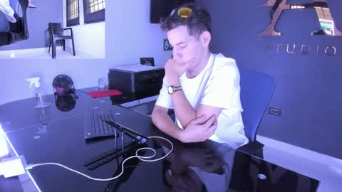 Snapshot of danny_and_lara chatting on 09.28.25 danny_and_lara online show from 09.28.25