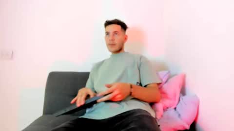 Snapshot of danny_and_lara chatting on 10.26.25 danny_and_lara online show from 10.26.25