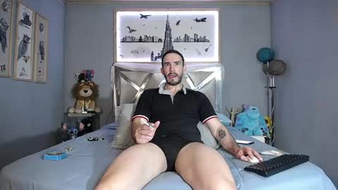 Snapshot of danny_hot_fun chatting on 04.12.26 Danny and Alex online show from 04.12.26