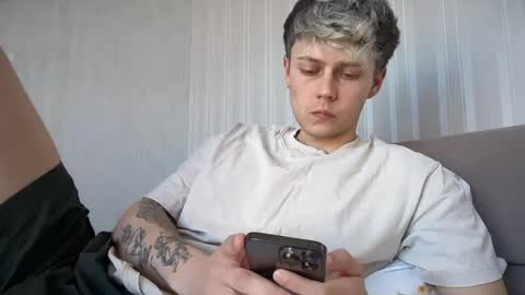 Snapshot of danny_love01 chatting on 04.11.26 danny online show from 04.11.26