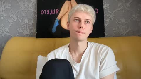 Snapshot of danny_love01 chatting on 05.18.26 danny online show from 05.18.26
