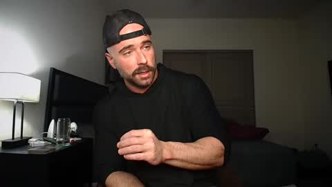 Snapshot of dannysteelexxx chatting on 01.08.25 Danny Steele online show from 01.08.25