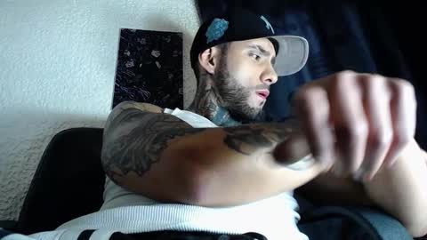 Snapshot of dante_d_angelo_ chatting on 10.18.25 dante_d_angelo_ online show from 10.18.25