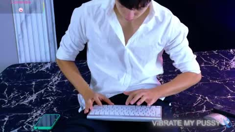 Snapshot of danteandviolete_cr chatting on 05.02.26 DANTEVIOLETE online show from 05.02.26