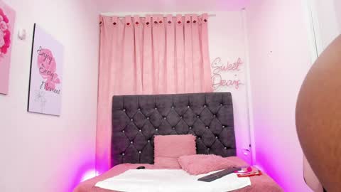 Snapshot of dany_brownie chatting on 12.25.24 hi im DanyBest Squirter here on cb online show from 12.25.24