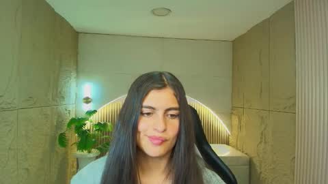 Snapshot of dany_r_ chatting on 11.21.25 Dany online show from 11.21.25