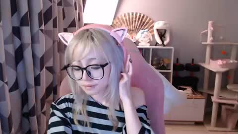 Snapshot of danyelleeyermann chatting on 07.02.26 danyelleeyermann online show from 07.02.26