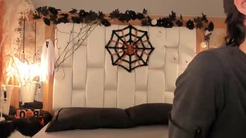 daphne_and_roger online show from 10.18.25