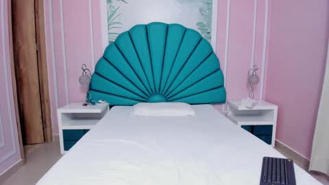 Daphne  online show from 01.05.25