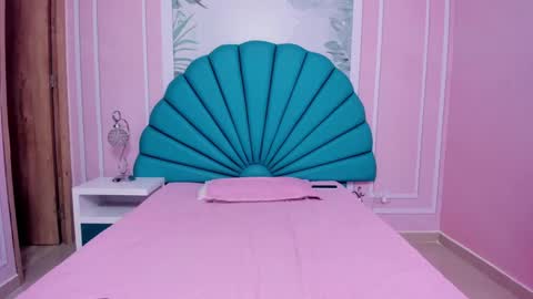 Daphne  online show from 01.12.25