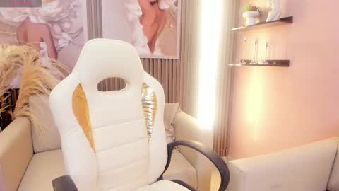 Daphne  online show from 11.09.25