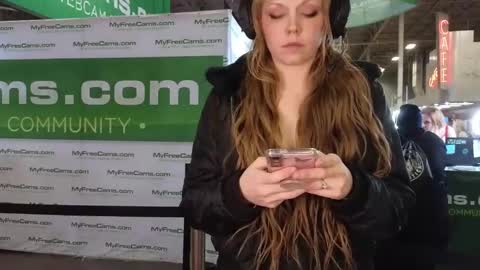 Snapshot of daphnemadison chatting on 12.07.24 Daphne Madison online show from 12.07.24