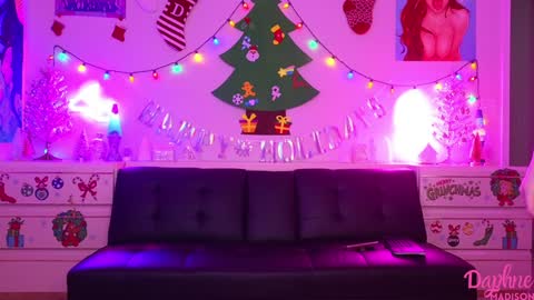Snapshot of daphnemadison chatting on 12.19.24 Daphne Madison online show from 12.19.24