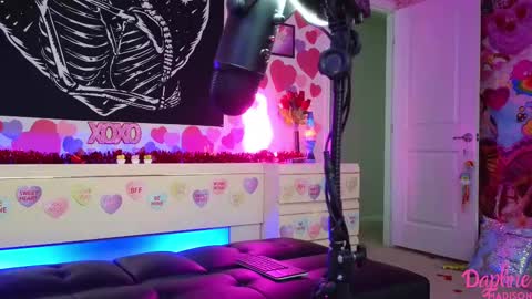 Snapshot of daphnemadison chatting on 02.19.25 Daphne Madison online show from 02.19.25