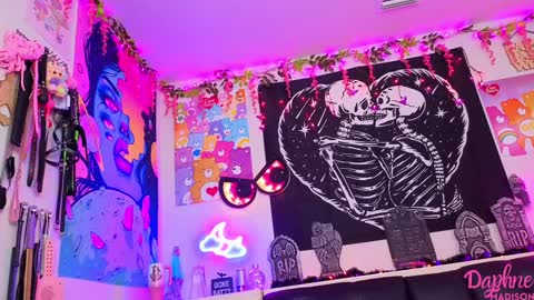 Snapshot of daphnemadison chatting on 10.19.25 Daphne Madison online show from 10.19.25