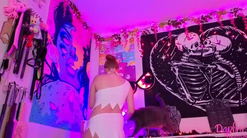 Snapshot of daphnemadison chatting on 10.27.25 Daphne Madison online show from 10.27.25