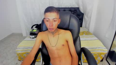 Snapshot of darikson_boy_ chatting on 11.27.25 Darikson online show from 11.27.25