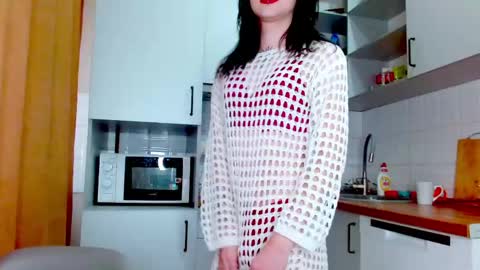 Snapshot of daring_princess chatting on 05.30.26 Alice Lee online show from 05.30.26