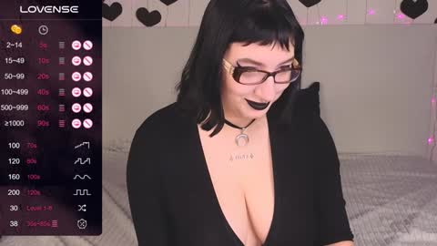 Snapshot of dario_doll_ chatting on 01.06.25 Daria online show from 01.06.25