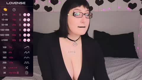 Snapshot of dario_doll_ chatting on 01.11.25 Daria online show from 01.11.25