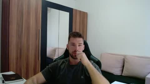 Snapshot of darius_94 chatting on 04.21.26 darius_94 online show from 04.21.26