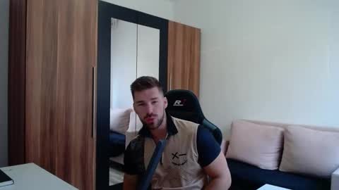 Snapshot of darius_94 chatting on 04.22.26 darius_94 online show from 04.22.26