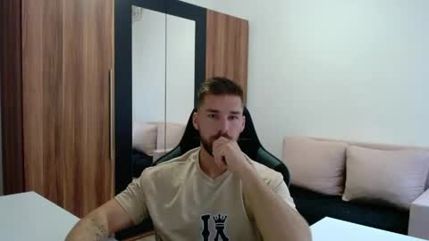 Snapshot of darius_94 chatting on 05.18.26 darius_94 online show from 05.18.26