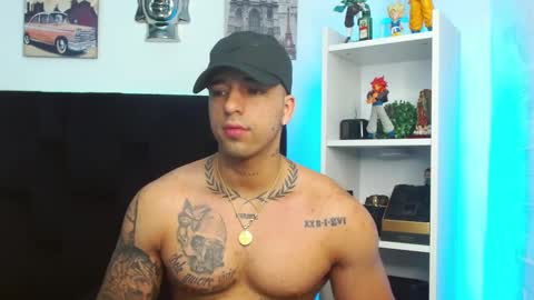 Snapshot of darius_phoenix chatting on 01.06.25 Darius Phoenix online show from 01.06.25