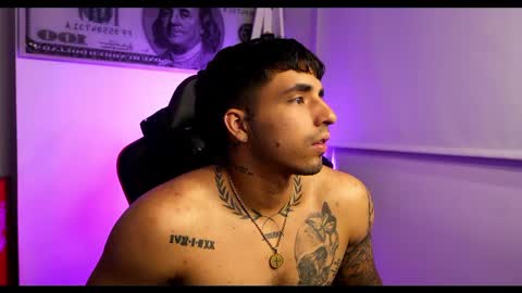 Snapshot of darius_phoenix chatting on 02.11.25 Darius Phoenix online show from 02.11.25