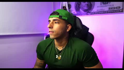 Snapshot of darius_phoenix chatting on 02.12.25 Darius Phoenix online show from 02.12.25