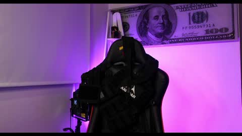 Snapshot of darius_phoenix chatting on 02.13.25 Darius Phoenix online show from 02.13.25