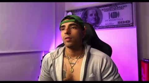 Snapshot of darius_phoenix chatting on 02.14.25 Darius Phoenix online show from 02.14.25