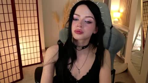 Snapshot of dark_diva chatting on 04.16.26 Diva online show from 04.16.26