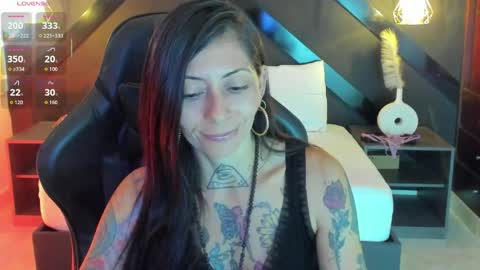 Snapshot of dark_gotica chatting on 04.29.26 M I K A E L A online show from 04.29.26