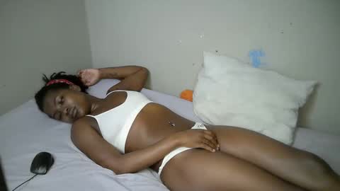 Snapshot of dark_lovly chatting on 11.26.25 dark_lovly online show from 11.26.25