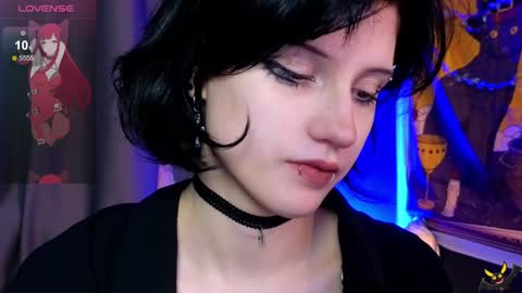 Snapshot of dark_vamp_ chatting on 12.11.24 Vamp online show from 12.11.24