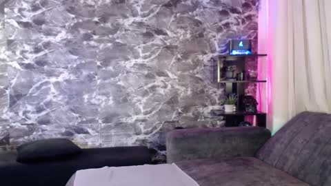 New account.  Help me reach 100 thumbs up  online show from 01.25.25