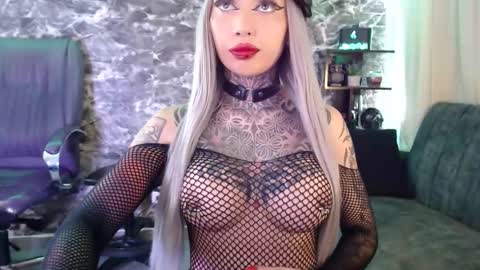 New account.  Help me reach 100 thumbs up  online show from 09.18.25