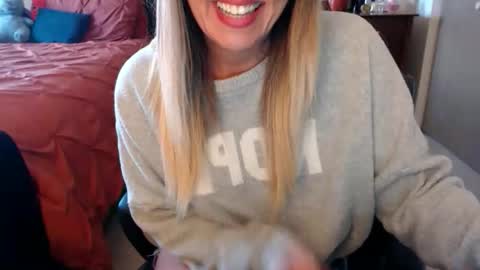 Snapshot of darlingd77 chatting on 10.02.25 DarlingD online show from 10.02.25