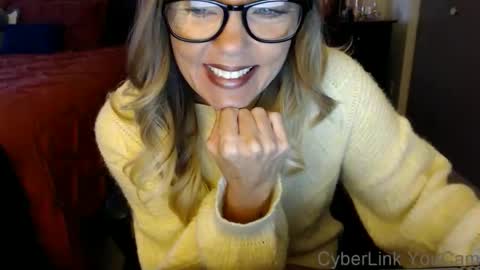 Snapshot of darlingd77 chatting on 10.16.25 DarlingD online show from 10.16.25