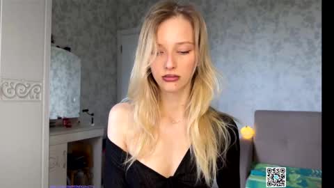 Snapshot of darlingdarinka chatting on 09.26.25 D online show from 09.26.25