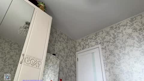 Snapshot of darlingdarinka chatting on 10.18.25 D online show from 10.18.25