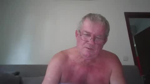 Snapshot of darwincock chatting on 04.21.26 darwincock online show from 04.21.26