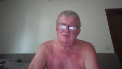 Snapshot of darwincock chatting on 04.30.26 darwincock online show from 04.30.26