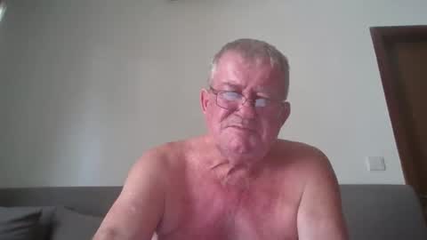 Snapshot of darwincock chatting on 05.18.26 darwincock online show from 05.18.26