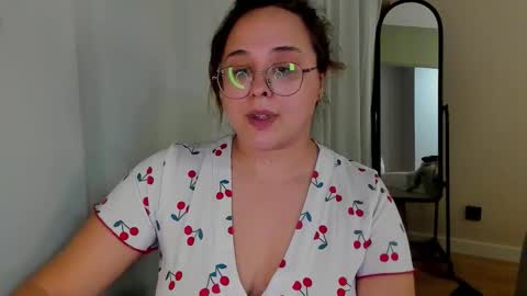 Snapshot of dashaprivet chatting on 11.30.25 dashaprivet online show from 11.30.25