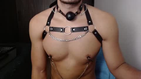 Snapshot of dave02_ chatting on 02.14.25 David online show from 02.14.25