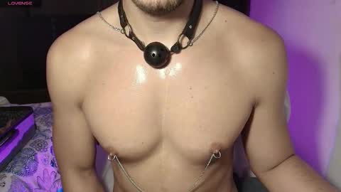 Snapshot of dave02_ chatting on 10.15.25 David online show from 10.15.25