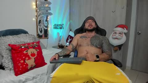 Snapshot of dave_max93 chatting on 12.15.24 DAVE MAX online show from 12.15.24